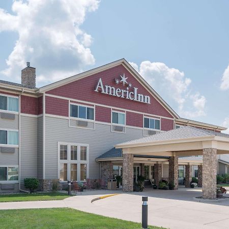 Americinn By Wyndham Нютън Екстериор снимка