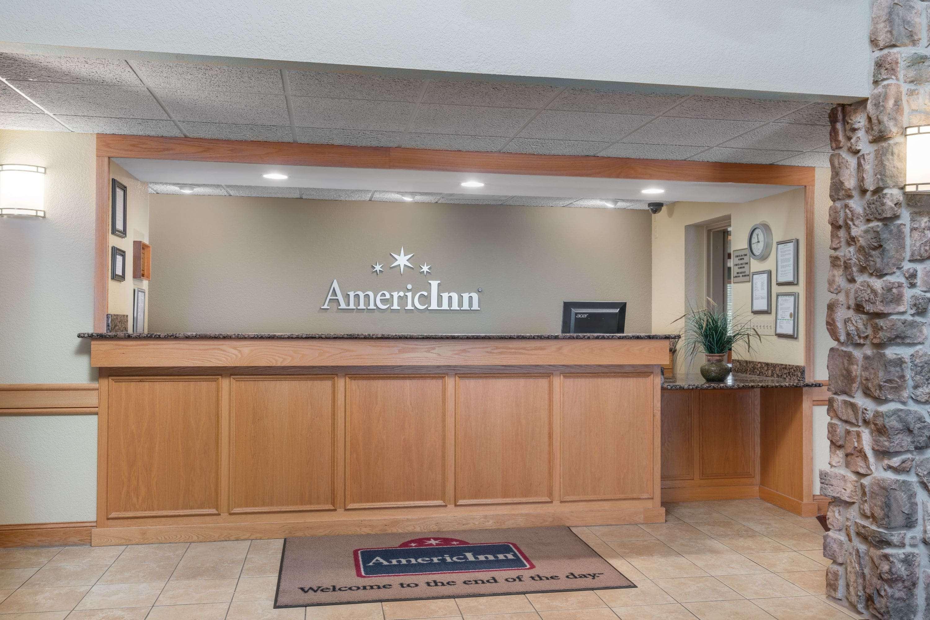 Americinn By Wyndham Нютън Екстериор снимка
